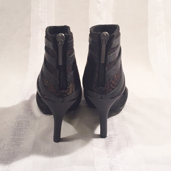 Almost New DONALD PLINER Leather Lace Bootie - Picture 3 of 8